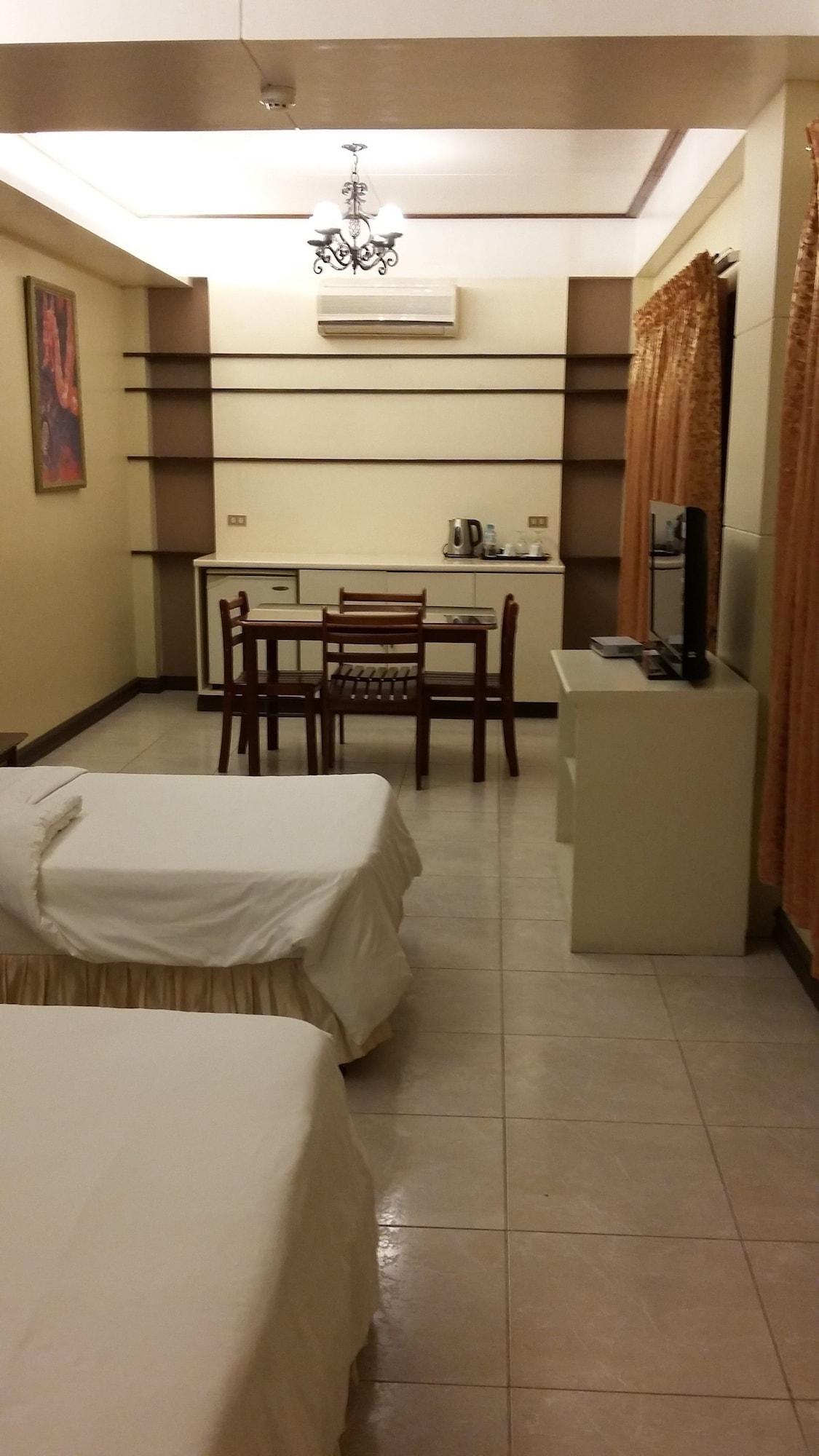 Dumaguete Royal Suite Inn Dumaguete City Exterior photo