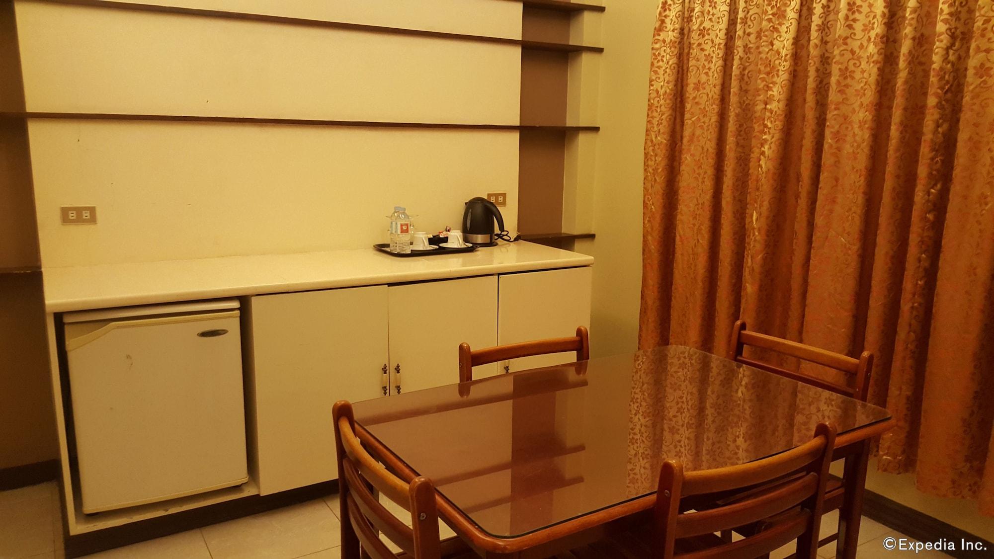 Dumaguete Royal Suite Inn Dumaguete City Exterior photo