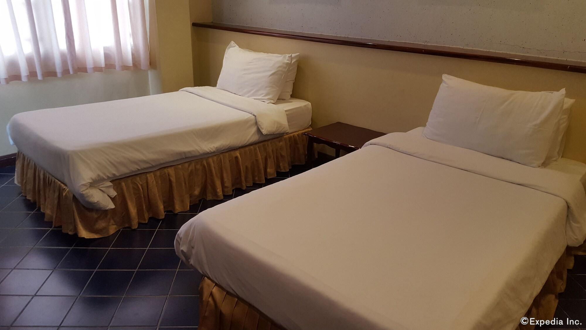 Dumaguete Royal Suite Inn Dumaguete City Exterior photo