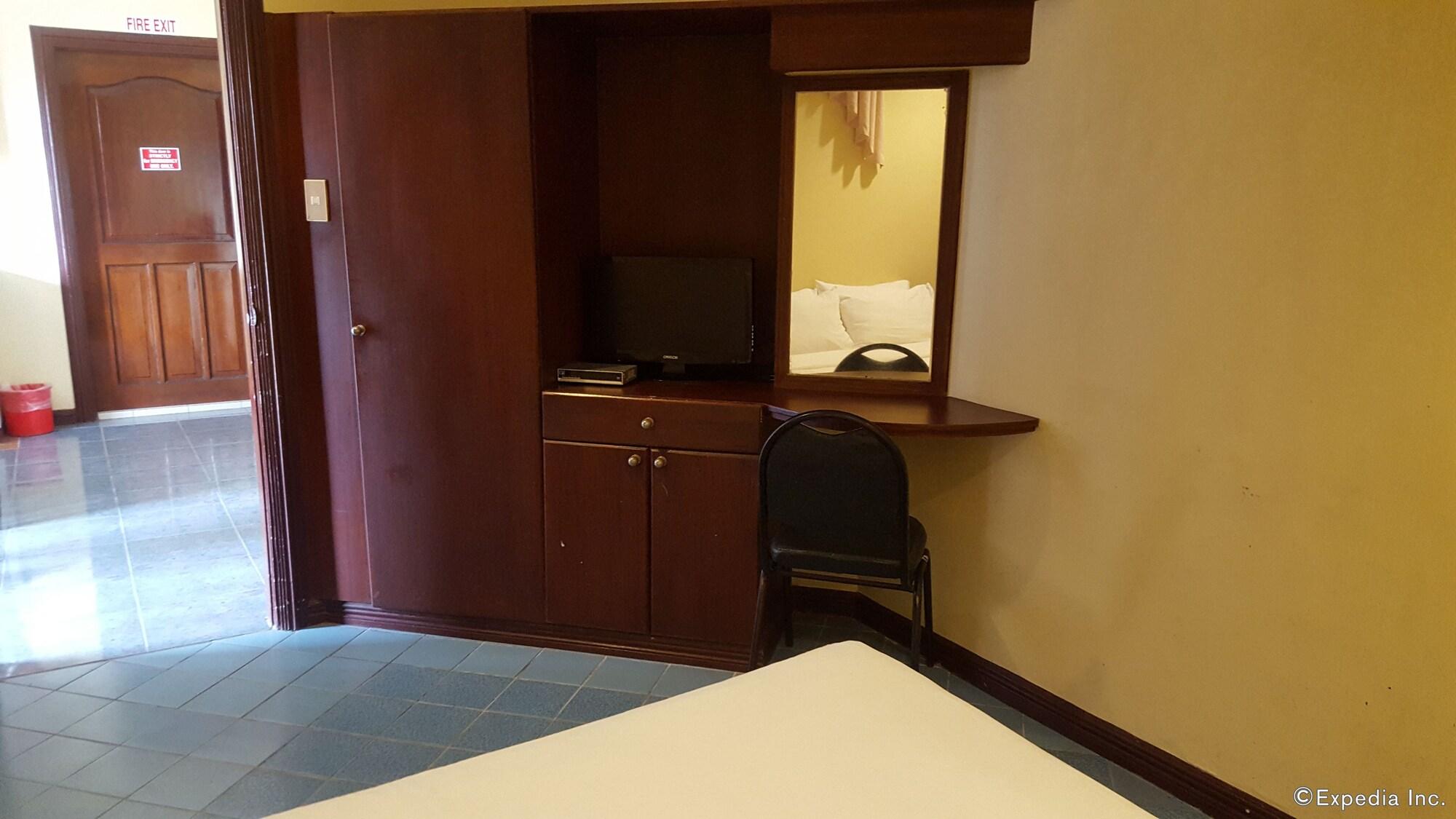 Dumaguete Royal Suite Inn Dumaguete City Exterior photo