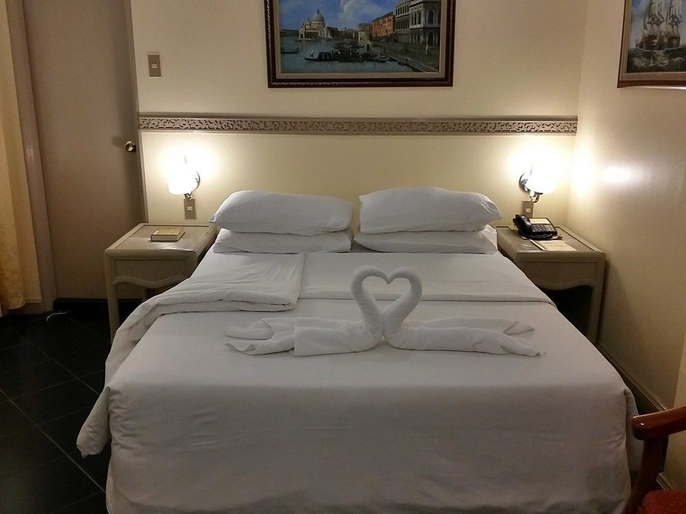 Dumaguete Royal Suite Inn Dumaguete City Exterior photo