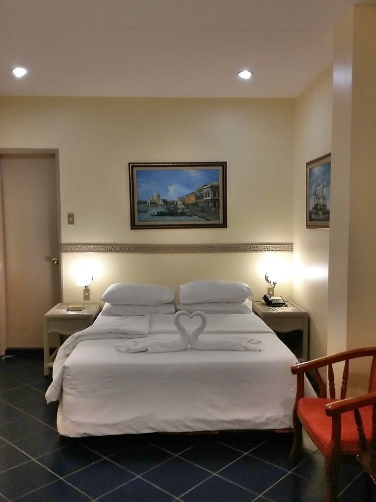 Dumaguete Royal Suite Inn Dumaguete City Exterior photo