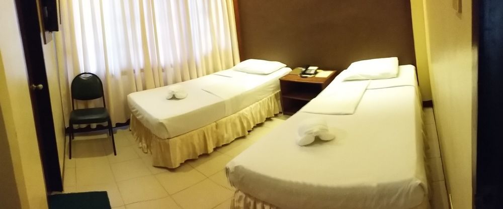 Dumaguete Royal Suite Inn Dumaguete City Exterior photo