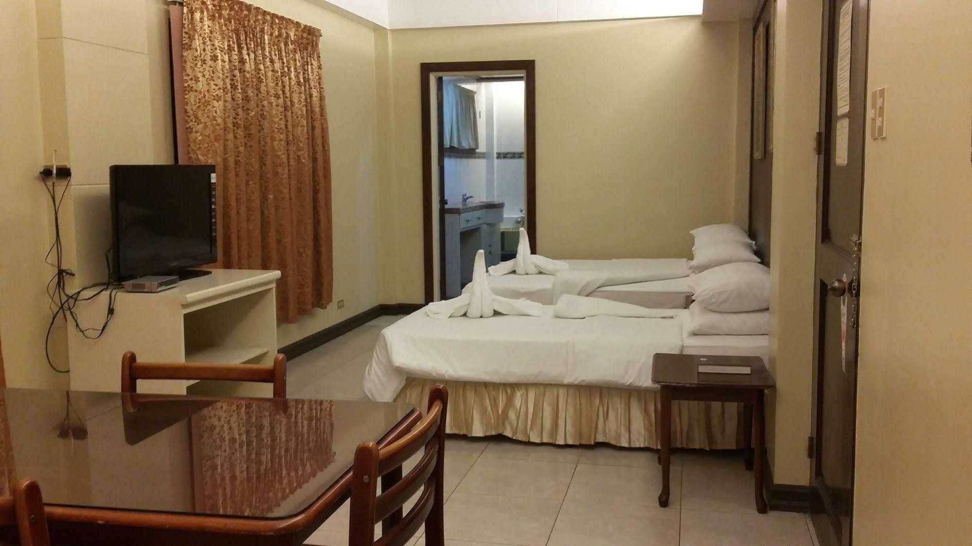 Dumaguete Royal Suite Inn Dumaguete City Exterior photo