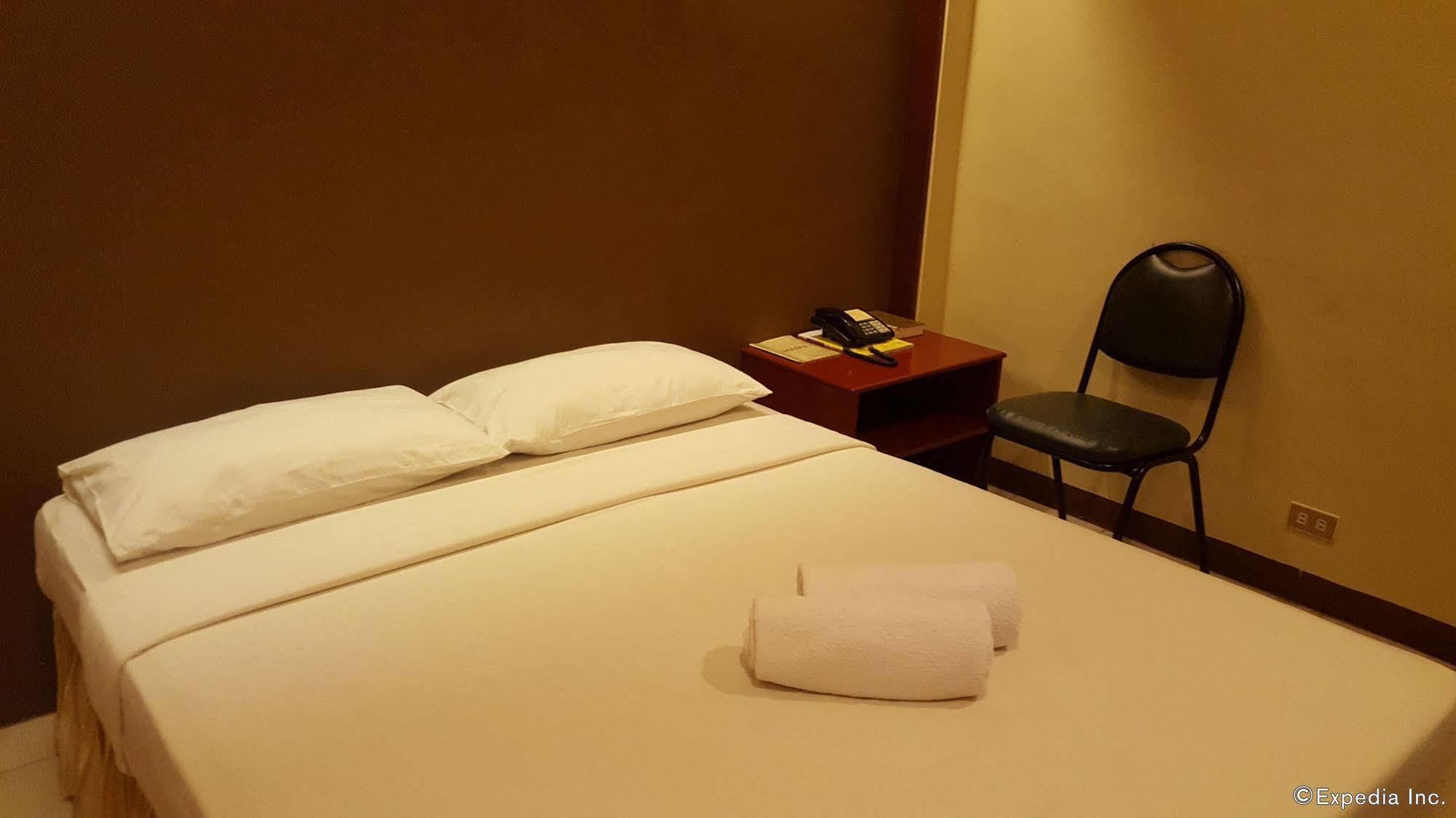 Dumaguete Royal Suite Inn Dumaguete City Exterior photo